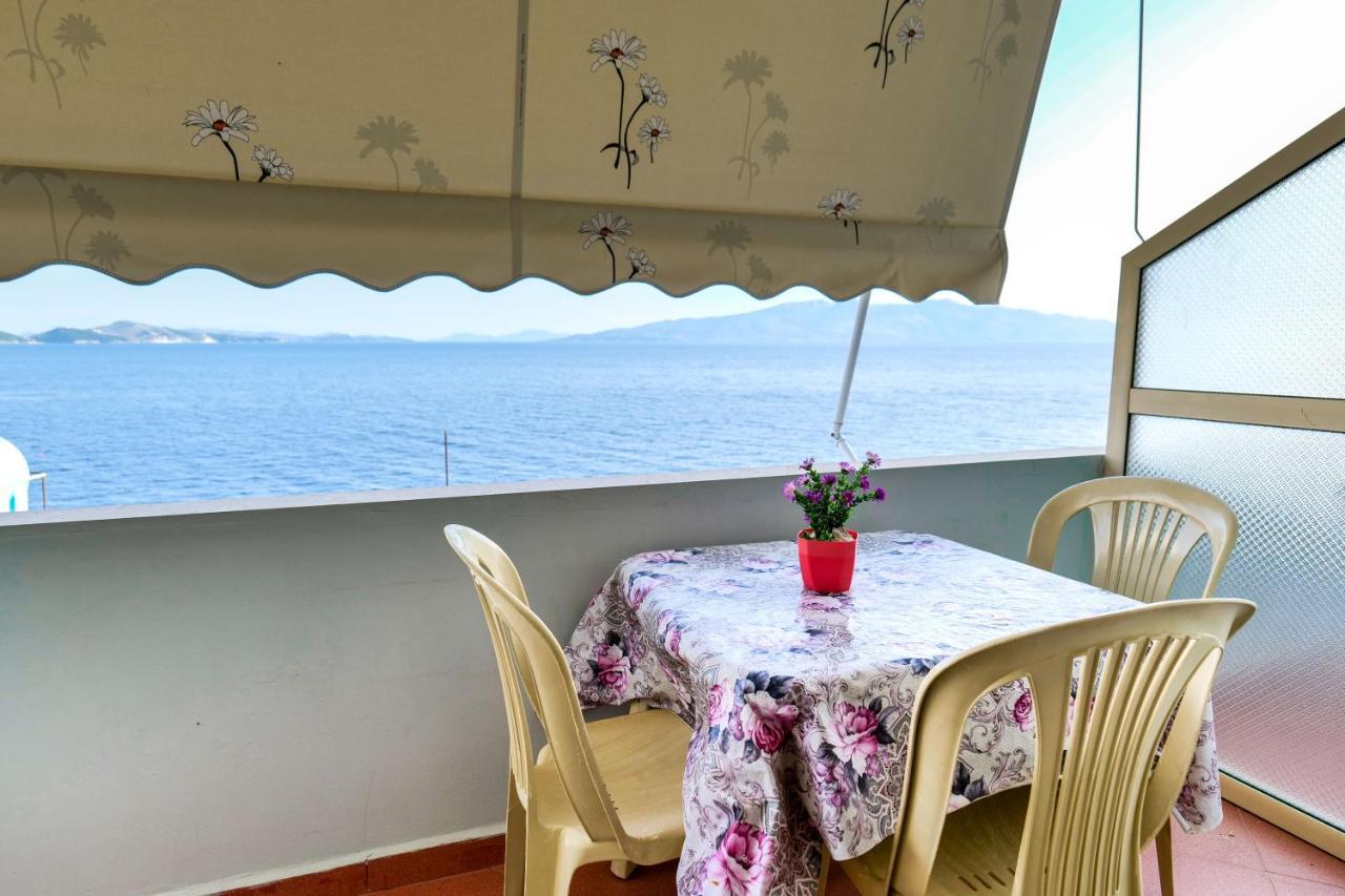 Rei Apartments Sarandë Buitenkant foto